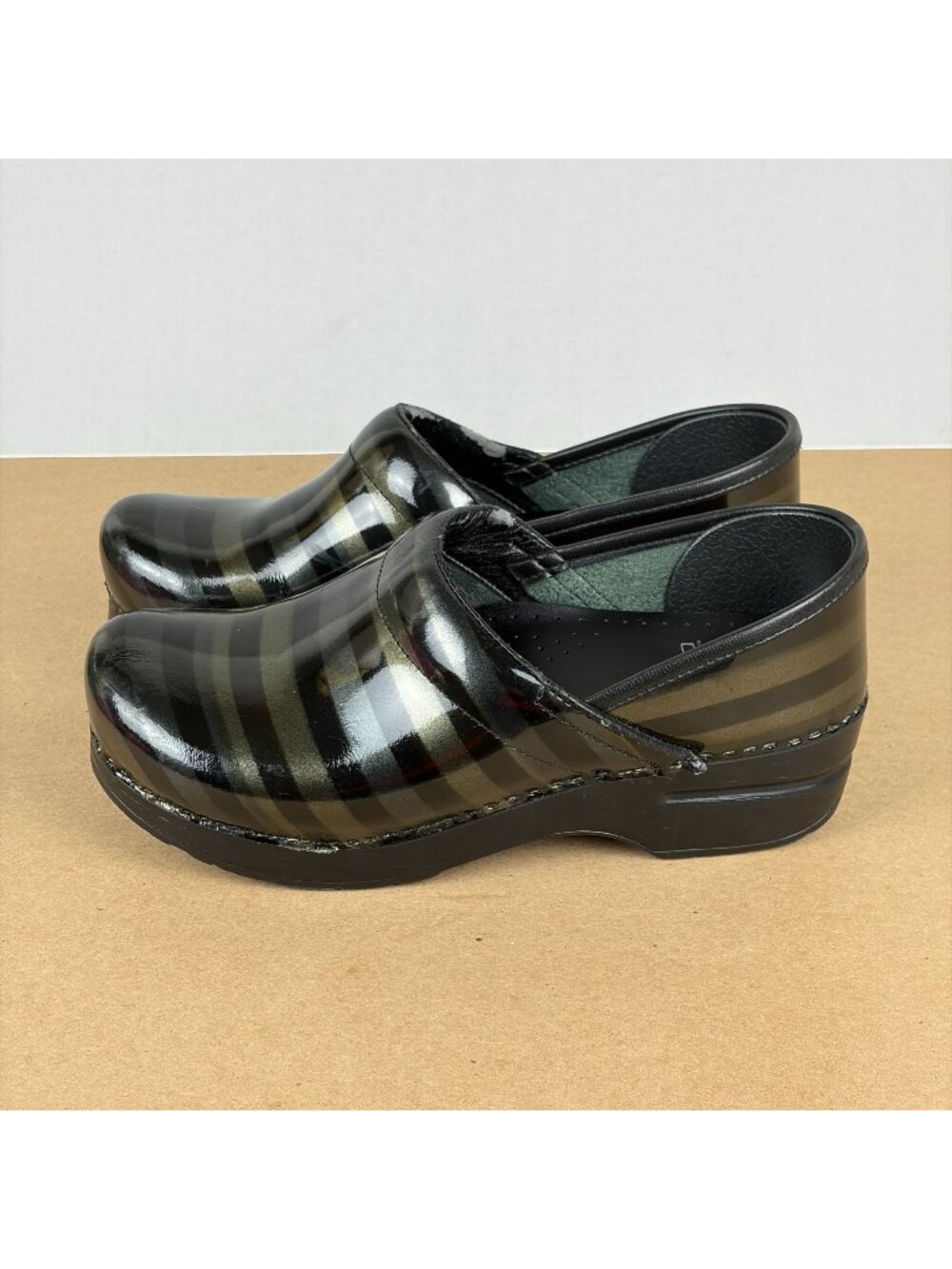 Dansko Striped Patent Leather Clogs Womens 6.5/7 EU 37 Black Gray Cold Slip On